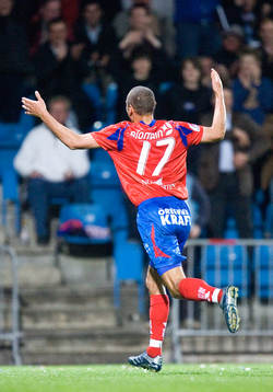 3-1, Henrik Larsson vill ta hela Olympia i famn. Jubel
