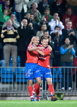 3-1, Henrik Larsson grattas av Erik Wahlstedt