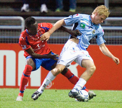 Olivier Karekezi stoppar Jonathan Hellström