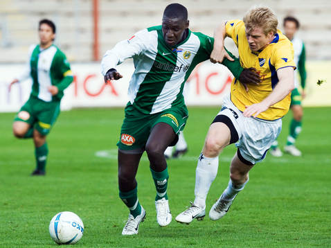 Alagie Sosseh rycker loss från sin bevakning