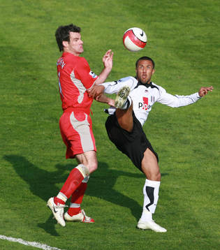 Wayne Routledge, Fulham och Ryan Nelsen, Blackburn