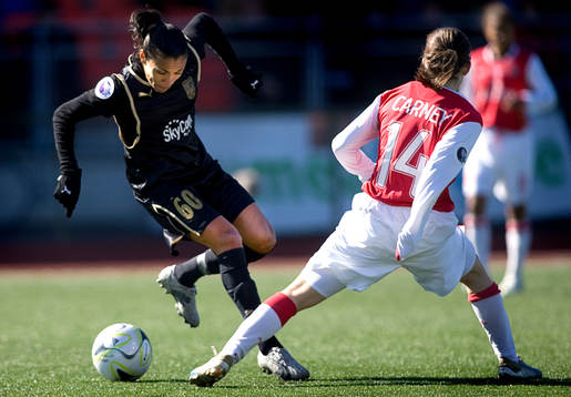 Marta, Umeå, dribblar bort, Karen Carney, Arsenal