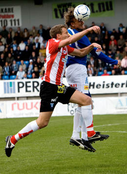 Jonatan Johansson, MFF försöker nå bollen