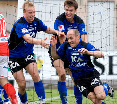 2-1, Magnus Arvidsson jublar inne i nätmaskorna och