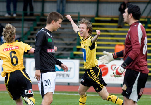 1-0 till rekordunga IFK, målskytten Oskar Olsson jublar,