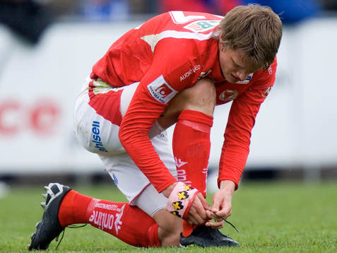 Viktor Elm, Kalmar, knyter skor