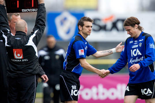 Björn Anklev byts in för Hjalmar Öhagen, byte, domare,