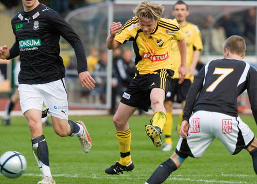 Mikael Larsson, Hässleholm skjuter, skott