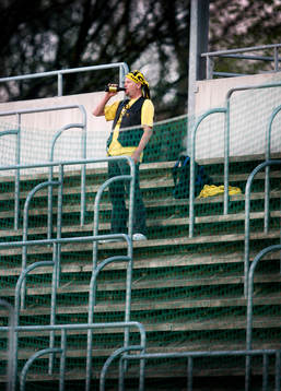 En ensam Häcken supporter på Landskrona IP hade inte