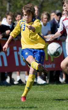 Niklas Johansson, Vessingebro, drar på ett skott