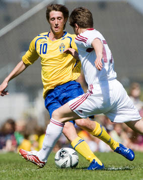 Philip Hellqvist, Djurgården, lurar en motståndare