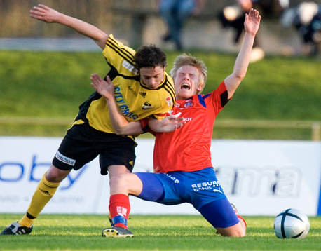Daniel De Stefano och Andreas Landgren kämpar