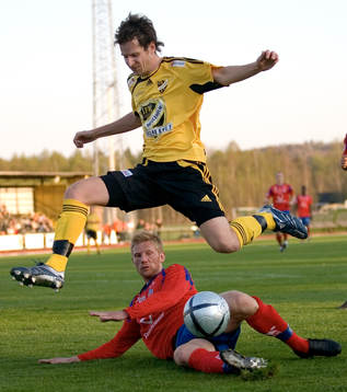 David Hansson flyger förbi Fredrik Björck