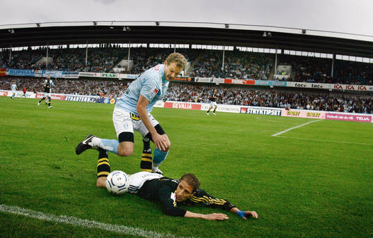 Jonatan Johansson, Malmö tryckte ner Kenny Pavey, AIK och