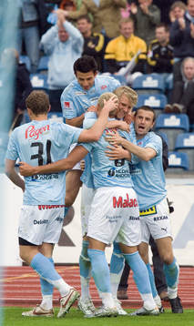 3-0, Junior, som grattas av Ola Toivonen och Behrang Safari