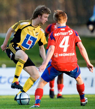 Oskar Olsson, Hässleholm uppvaktas av Andreas Landgren,