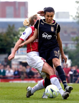 Marta, Umeå, kapas av Jayne Ludlow, Arsenal