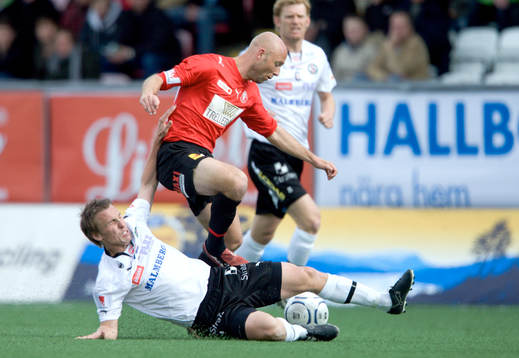 Mattias Thylander, Trelleborg, glidtacklas av Fredrik