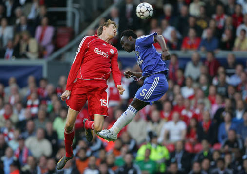 Peter Crouch, Liverpool och Michael Essien,  Chelsea