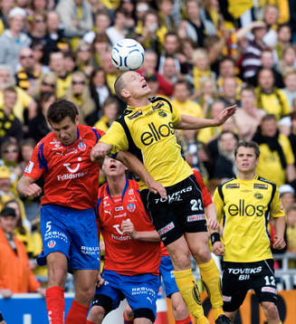 Målnickaren Andreas Augustsson duellerar med Andreas