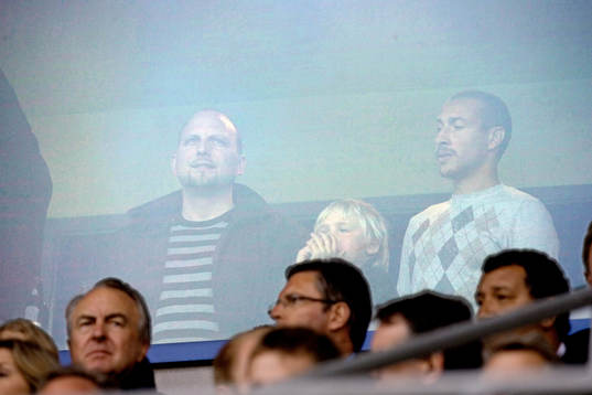 Henrik  "Henke" Larsson såg matchen inne i värmen i logen
