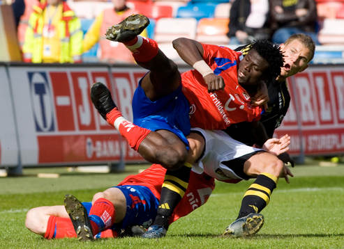 Razak Omotoyossi, Helsingborg och Robert Åhman-Persson, AIK