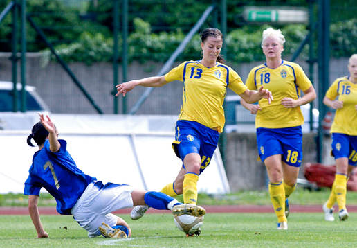 Lotta Schelin, Sverige anfaller