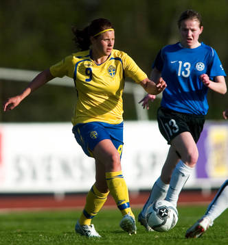 Hanna Petersson, Sverige, i bakgrunden Karie Palmaru,