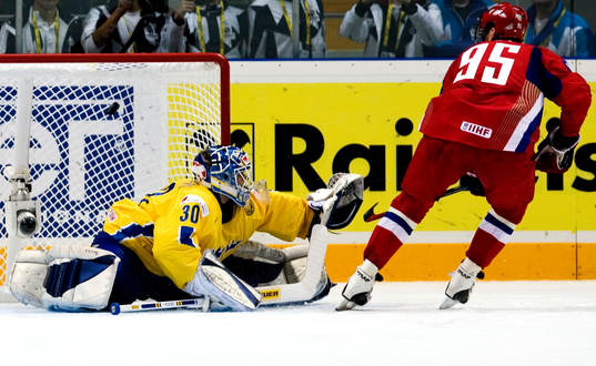 Alexei Morozov sätter straff på Erik Ersberg
