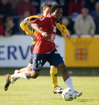 Boyd Mwila på språng