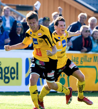 2-0, Tobias Johansson, som jublar ikapp med Johan Persson.