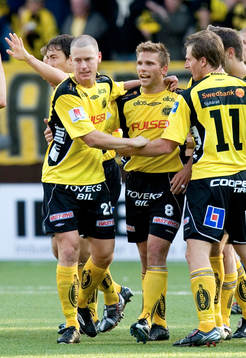 2-1, Anders Svensson, som grattas