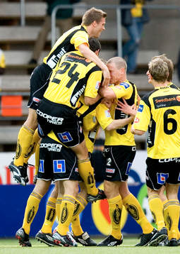 1-0, Jon Jönsson på frispark sedan Samuel Holmén fällts