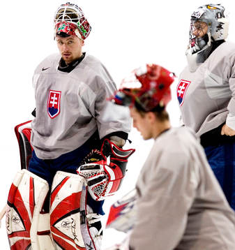 Karol Krizan, målvakt, Branislav Konrad och Jaroslav Halak