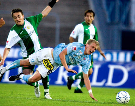 Petter Andersson kapar Joakim Nilsson och får varning
