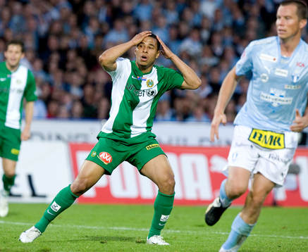 Charlie Davies har missat jättechans i slutet av matchen