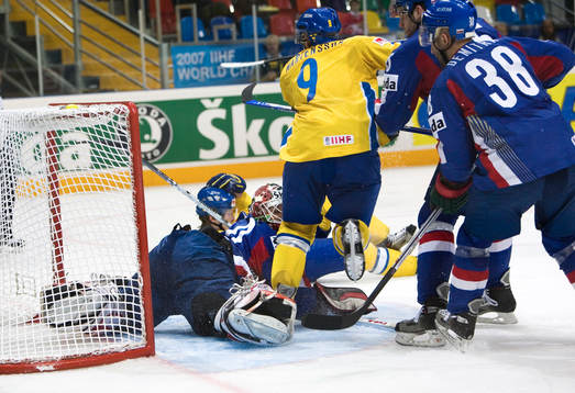 Tony Mårtensson gör sitt första mål i matchen