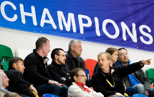 Champions, Sveriges tränare på plats för att spana in