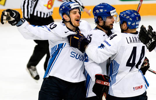Finskt jubel av Tuomo Ruutu, Jukka-Pekka Laamanen och Pekka