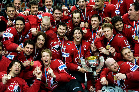 Guld till Kanada. Shane Doan, jubel med pokalen. VM-guld,