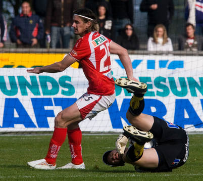 Cesar Santin och Johan  Wiland, målvakt
