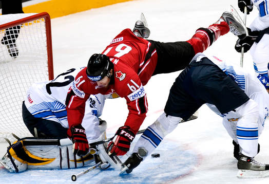 Rick Nash tar en flygtur över Kari Lehtonen, målvakt