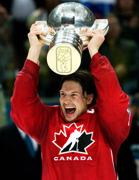 Guld till Kanada. Shane Doan, jubel med pokalen. VM-guld,
