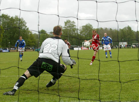 Magnus Johansson, Göteborg, skjuter in 1-0 till Göteborg