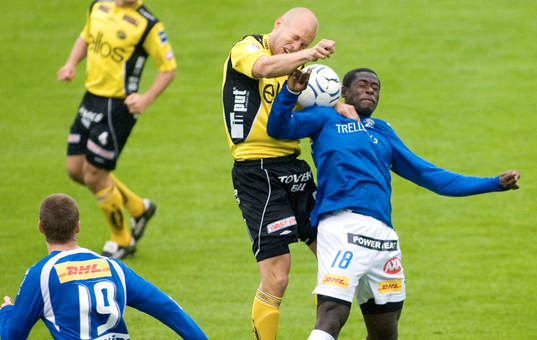 Samuel Holmén, Elfsborg och Michael Mensah, Trelleborg, i