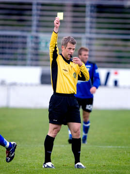 Domaren, Tobias Mattsson, Gult kort, varning