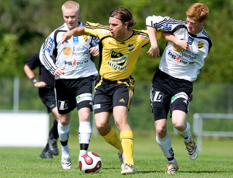 Emil Nilsson har två motståndare hängande