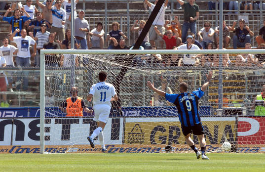fotboll, serie a. Italiensk, Atlanta- Inter; Ferreira, jubel