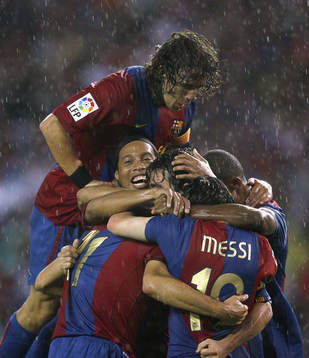 Carles Puyol och Ronaldinho, Barcelona. Glädje. Lycka.