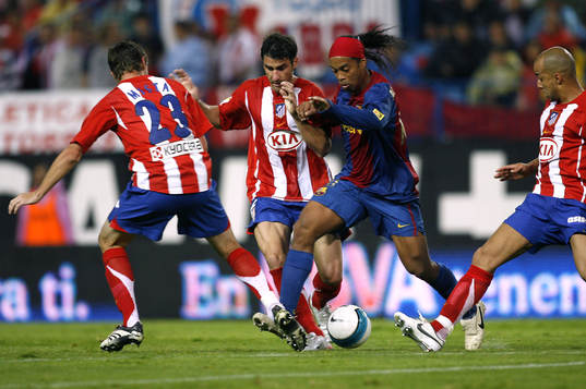 Ronaldinho, Barcelona, jagas av Seitaridis och Peter